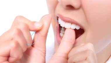 Зубная нить вредит здоровью?! Действительно ли это так?